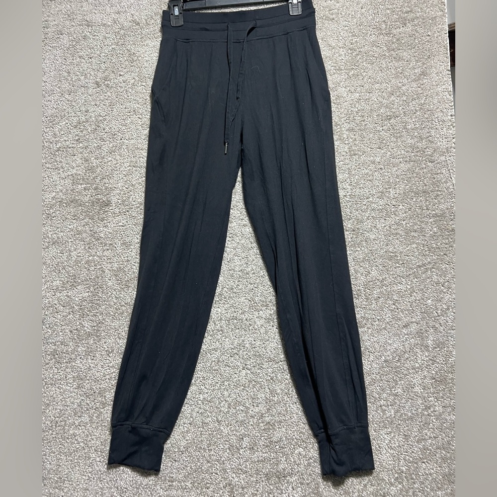 Lululemon Woman’s Black Athletic Joggers Pants Size 4